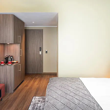 Leonardo Frankfurt 에슈본