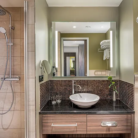 Leonardo Frankfurt 에슈본